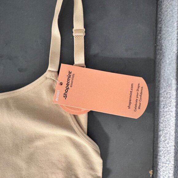 SHAPERMINT Essentials Brand New Scoop Neck Cami - Picture 5 of 9